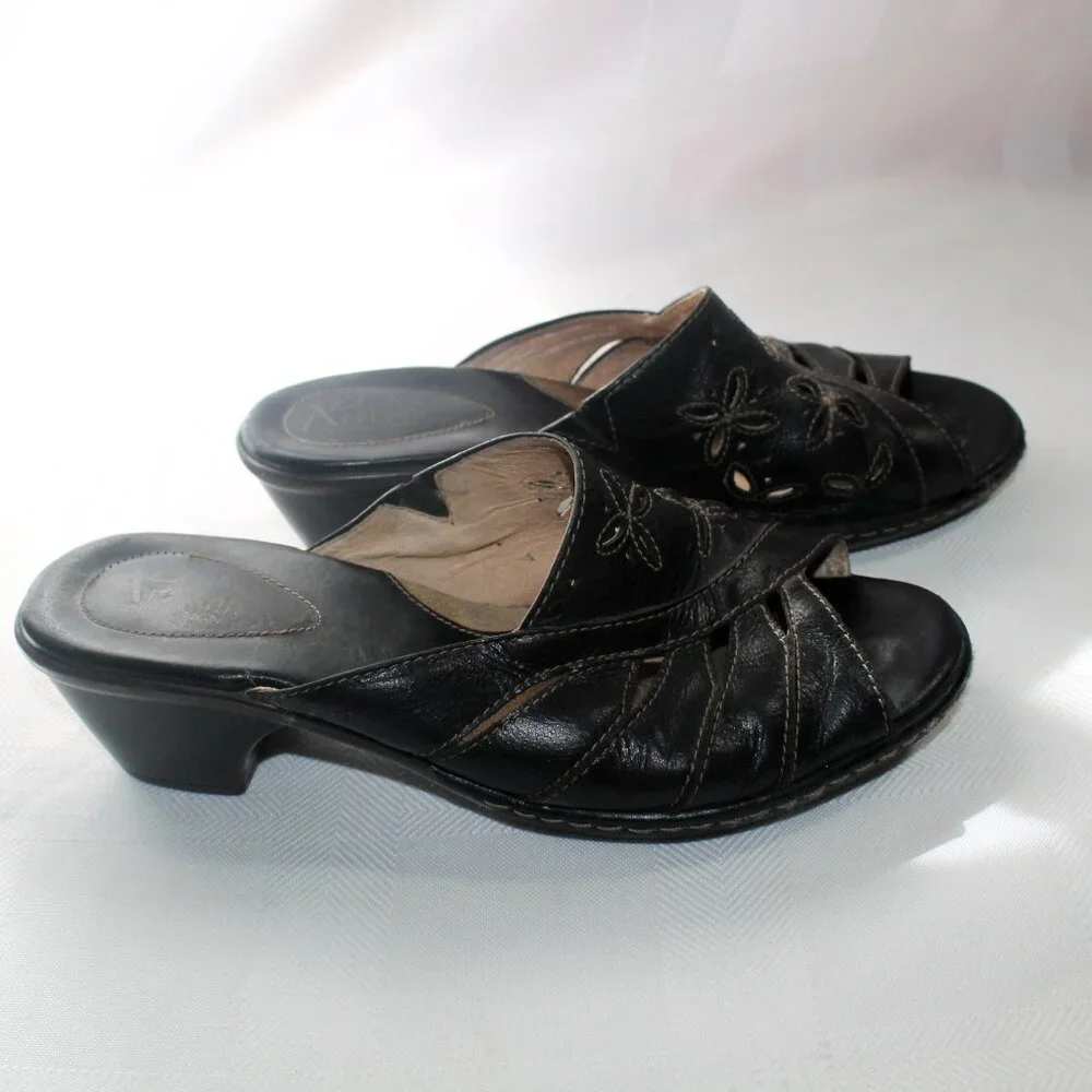 Clarks Black Leather Artisan Sandals Slides, 6.5M